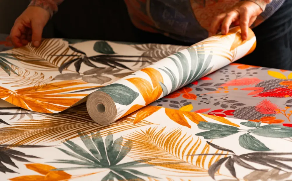 Pose de tapisserie à Gargas